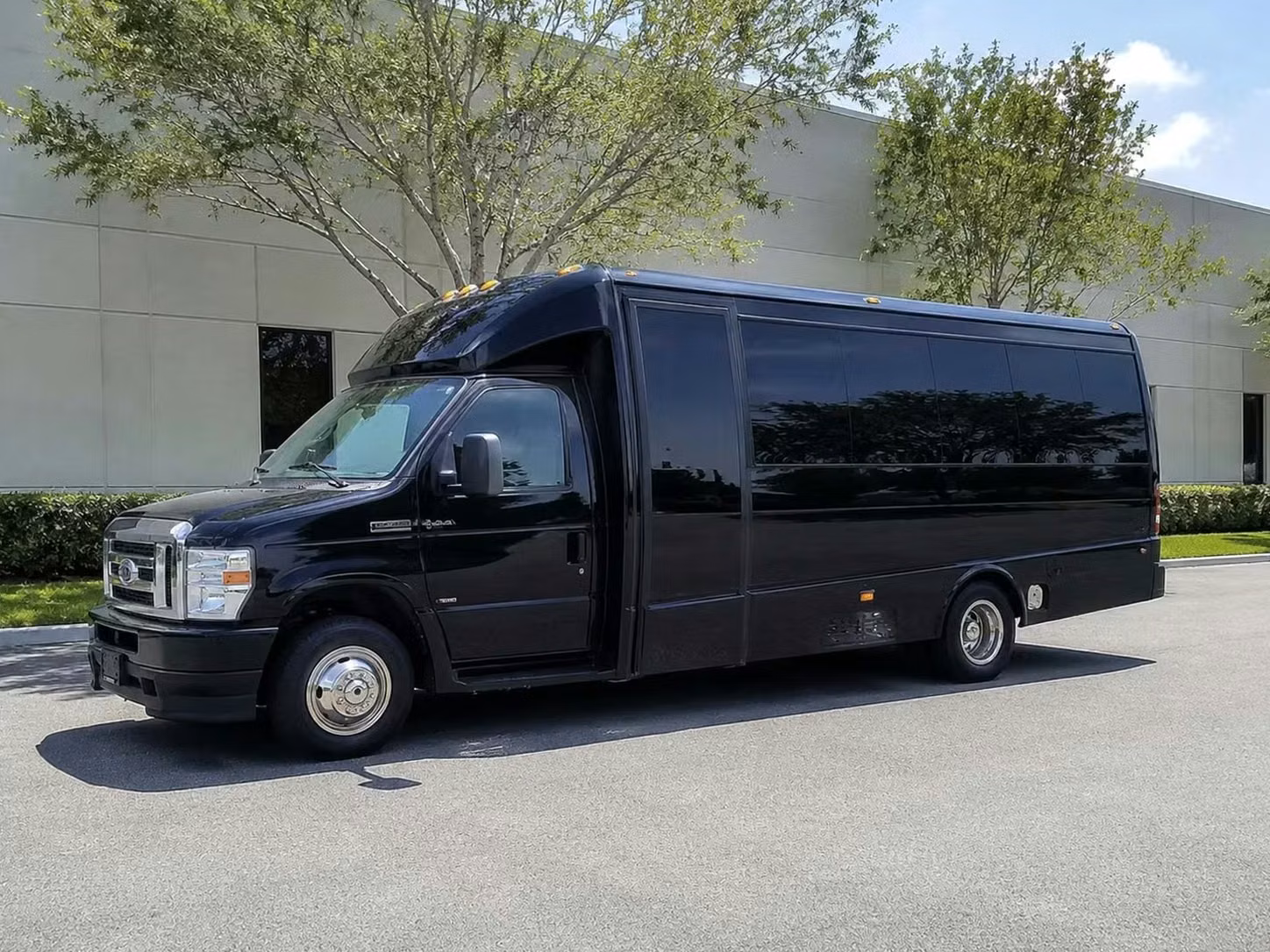 culver city 18 passenger minibus rental